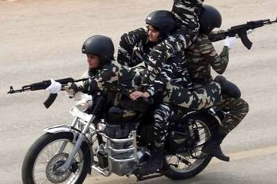 Republic Day Parade: Women CRPF Biker Team to Perform Daredevil Stunts on Royal Enfield Motorcycles
