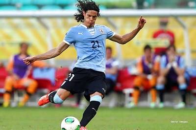 Chelsea target Cavani ready for PSG medical
