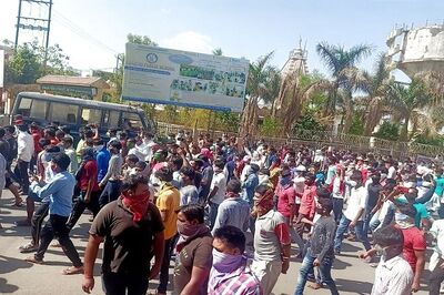 Vizag Gas Leak: Hundreds Protest at Chemical Plant With Dead Bodies, Demand Immediate Closure