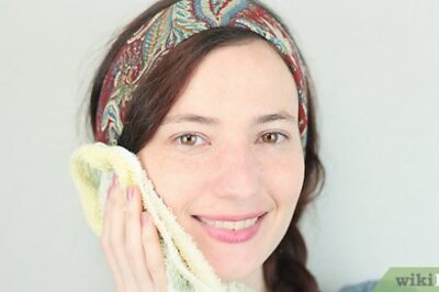 How to Apply Makeup on Yourself for a Show