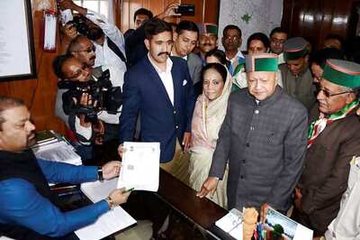 Congress Banking on Old Guard in State Polls, BJP Silent on CM Candidate