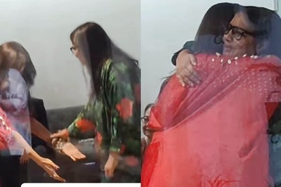 Shilpa Shetty Rushes To Touch Shabani Azmi's Feet, Latter Greets With A Warm Hug; Watch Viral Video