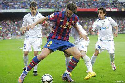 Barcelona win to remain atop La Liga