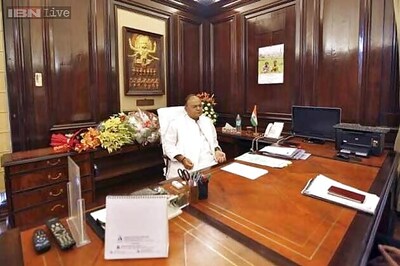 Ceasefire violations: Service chiefs meet Defence Minister