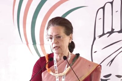 New President Should Apply 'Healing Touch', Aims Cong as Sonia Gandhi Reaches Out to Pawar, Mamata Over Poll