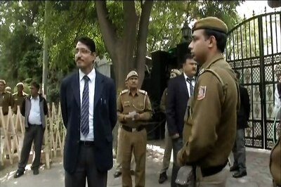 Chief Secretary Assault Case: Delhi Police at CM Arvind Kejriwal's Residence to Probe CCTV Footage, Question Staff