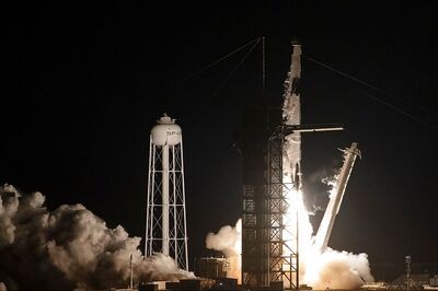 SpaceX Plans to Send Tourists into Deep Orbit by 2022 for Over $100 Million