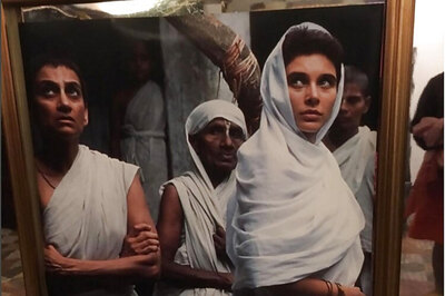 Lisa Ray proves that cancer cannot stop one from living!