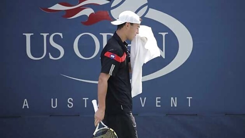 Janowicz's underhand serve brings out the boos in New York