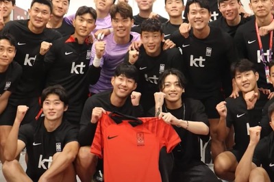 Jungkook At FIFA 2022: BTS' Golden Maknae Meets South Korean Team, Tells Them 'Please Don't Get Hurt'