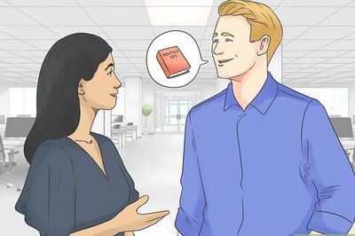 How to Attract an Aquarius Woman (12 Flirting Tips)