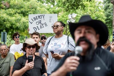 Two Brothers in US Brawl With Guards Asking Them to Wear Mask, Break One's Arm