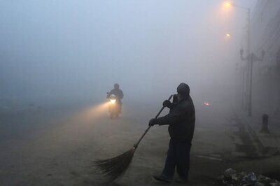 Cold Claims Two Lives as Delhi Shivers at 2.6 degrees Celsius, Coldest December Day in 5 years
