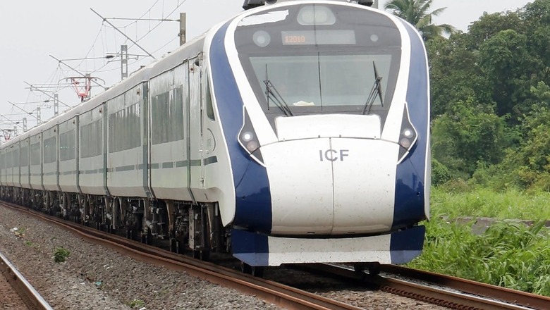 Indian Railways Revises Timings of Mumbai-Gandhinagar Vande Bharat Express From November 5; Check Details