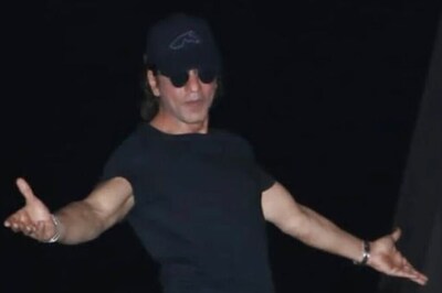 Shah Rukh Khan Greets Fans In Signature Pathaan Style Outside Mannat