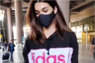 Kriti Sanon Strictly Says No on Being Asked to Remove Mask, Watch Video