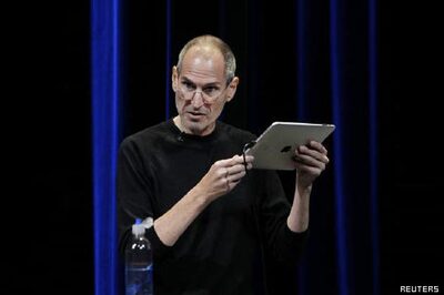 Steve Jobs blasts rivals as iPad sales disappoint