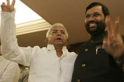 Fourth front? SP, LJP, RJD tie up | Cong woos Nitish