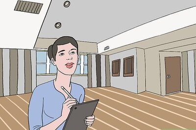 How to Decorate a Ceiling for a Wedding