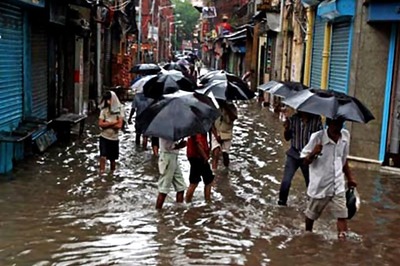 Heavy Rainfall Leaves Two Dead, Many Homeless in Kolkata
