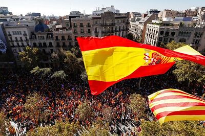 Hundreds of Thousands March for Unified Spain, Poll Shows Depths of Division