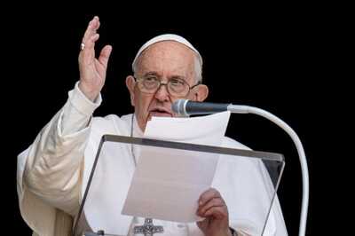 Pope Francis Blasts the Weapons Industry as He Makes a Christmas Appeal for Peace in the World