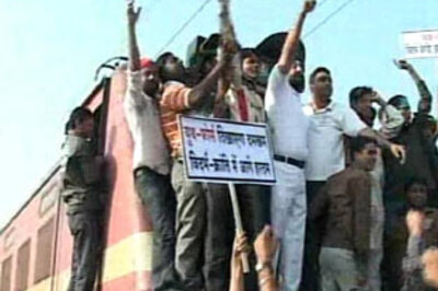 Vidarbha supporters halt train, demand statehood