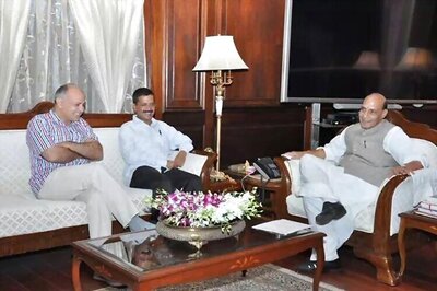 Kejriwal meets Rajnath Singh to discuss power battle between him and L-G
