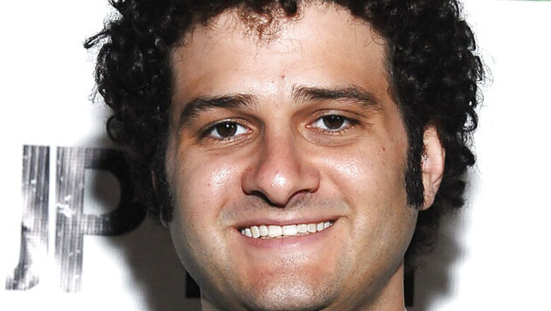 Facebook co-founder sells 450,000 shares