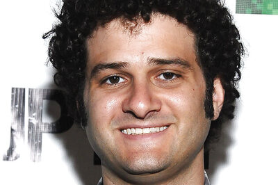 Facebook co-founder sells 450,000 shares