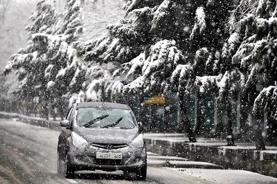 Kashmir Remains Cut Off From Country Due to Snowfall