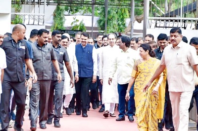 Maharashtra: Former CMs Fadnavis & Uddhav Display Rare Bonhomie at Vidhan Bhavan | WATCH