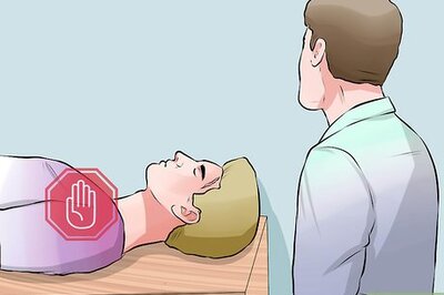 How to Carry Someone Who's Hurt While Applying First Aid