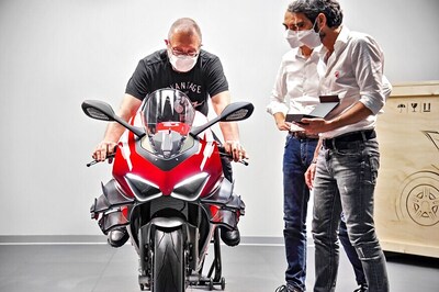 Ducati Superleggera V4 Deliveries Begin, First Example Delivered in Borgo Panigale