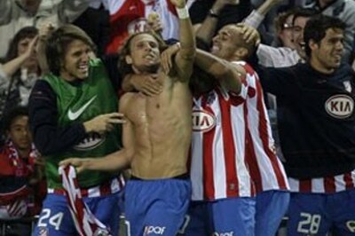 Atletico Madrid stay in touch thanks to Forlan