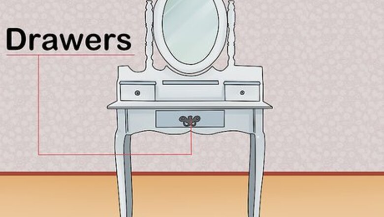 How to Decorate a Dressing Table