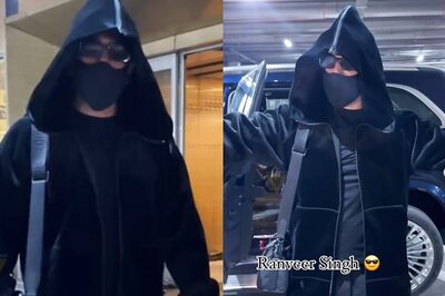 Ranveer Singh Goes Undercover; Hides His Don 3 Look With Hoodie, Mask at Airport | Video Goes Viral
