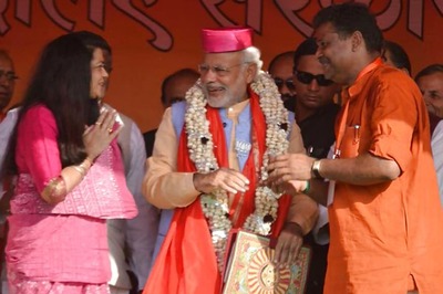 Suspended BJP MP Kirti Azad's Wife Likely to Join AAP