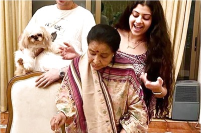 Happy Birthday Asha Bhosle: Here's Looking at 5 Iconic Songs by Her