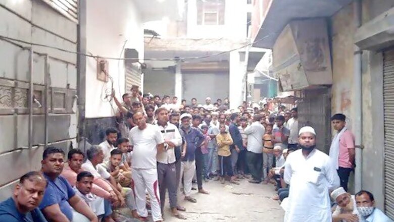 in Uttar Pradesh, 3 Members of a Family Shot Dead at Home by Robbers
