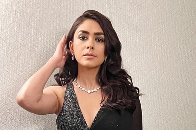 Mrunal Thakur Gives Halloween Mood the Perfect Twist in a Gorgeous Black Saree