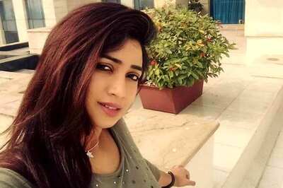 Shreya Ghoshal to Shilpa Shetty: Celebrities Prefer Comfort Over Style While Travelling?