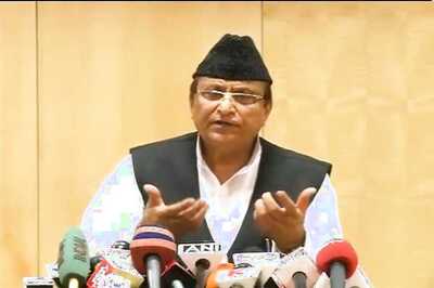 Everybody knows Smriti Irani's Educational qualification: Azam Khan