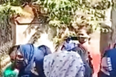 DU Students' Outfit Protests Against Hijab Restrictions Incollege in Karnataka