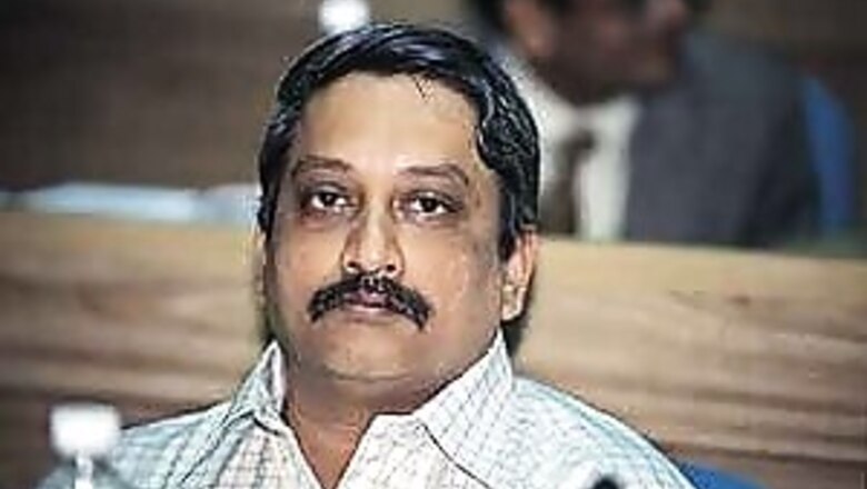 Parrikar announces financial package for mining ban affected