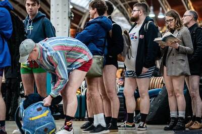 Hundreds of People in London Underground Dress Down to Underpants to Celebrate 'No Trousers Tube Ride'