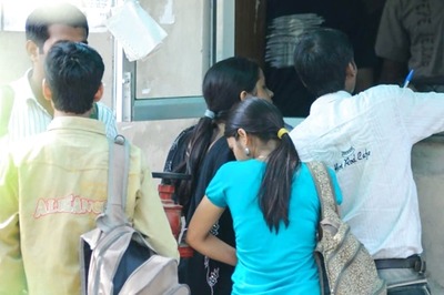 Atishi, Mayor Shelly Oberoi Meet with Contractual Teachers of MCD Schools