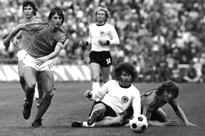 Johan Cruyff: Football fluidity personified