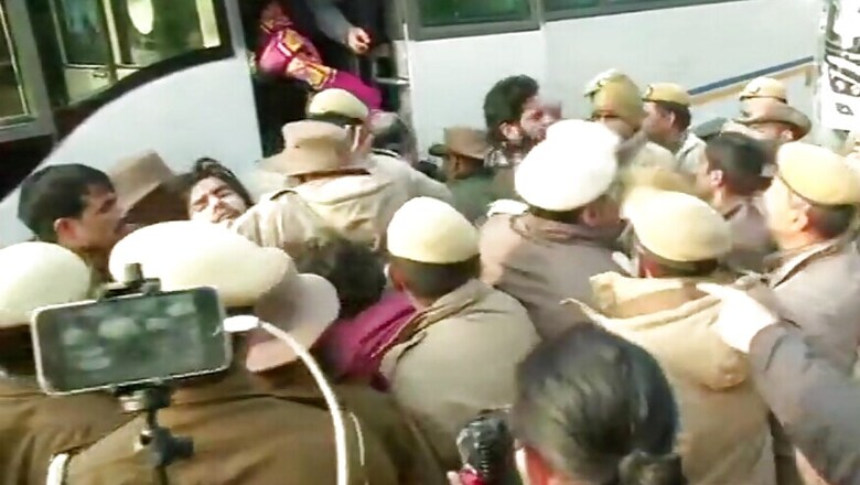 Students Protesting Outside Delhi Police Headquarters Against Jamia University Firing Removed