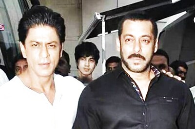 Shah Rukh Khan Avoids Commenting on Salman's Controversy; Says He's 'inappropriate' Himself